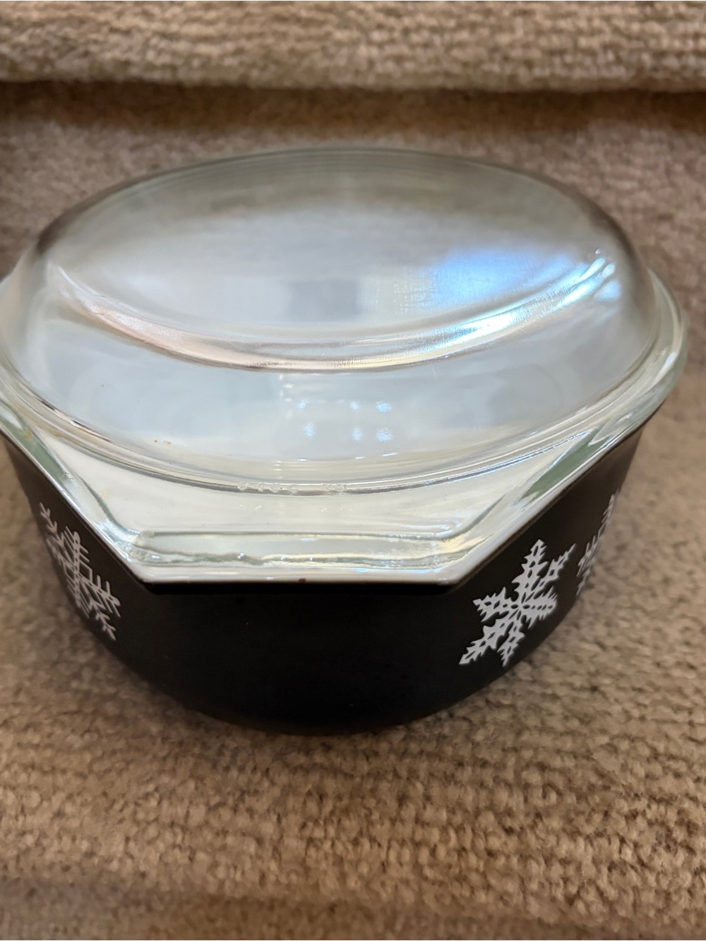 Pyrex Black Snowflake Casserole 045 with Clear Lid - Picture 2 of 5
